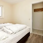 4 Person In *